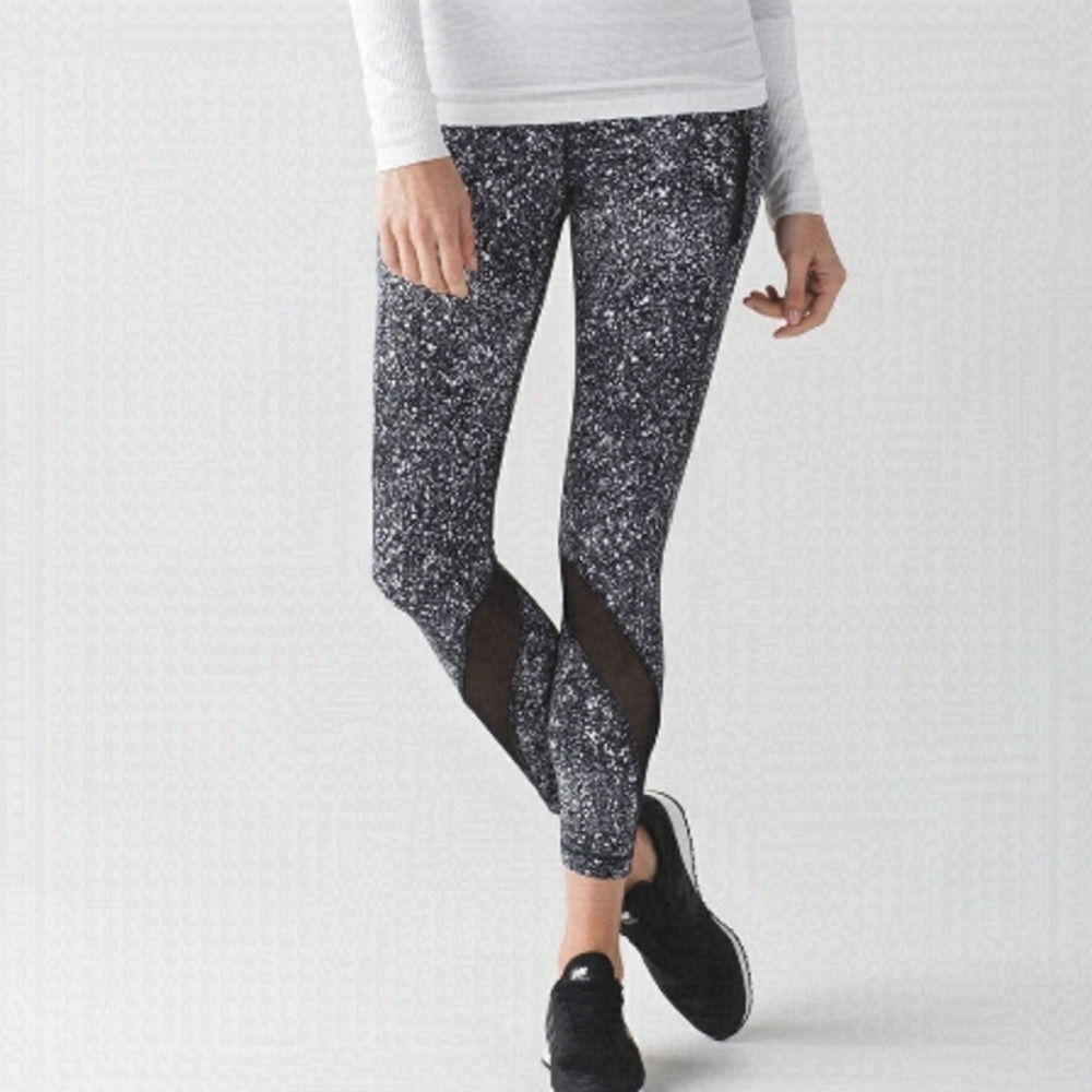 EXCELLENT Condition Lululemon Inspire Tight II | Splatter White Black |Patterned - Picture 1 of 8